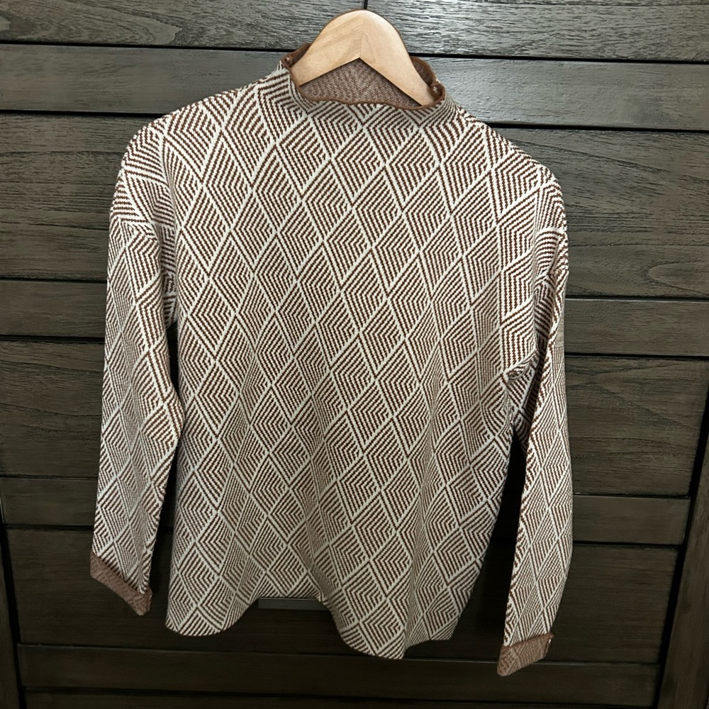 Elegant Diamond Patterned Tan Sweater